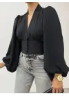 Omarı Siyah Crop Bluz - Arkası Lastikli, Düğmeli Sandy Kesim