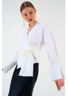 Omarı Şık Ekru Yandan Bağlamalı Gömlek