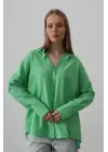 Omarı Şık Detaylarıyla Geniş Yaka Gömlek