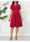 Omarı Şık Ve Rahat Kısa Kollu Elbise