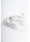 Göz Alıcı Taşlı Rahat Tabanlı Sandalet
