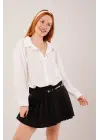 Omarı Hafif Ve Şık Beyaz Oversize Gömlek