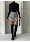 İki düğmeli kaz ayağı desen ch kumaş şort etek siyahbeyaz h26414