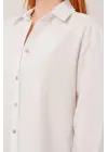 Omarı Zarif Çizgi Detaylı Beyaz Bluz