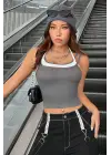 Omarı Antrasit Gri Beyaz Çapraz Askılı Crop Top Bluz