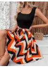 Omarı Yuvarlak Yakalı Belden Kuşaklı Zikzak Desenli Elbise