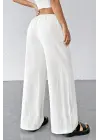 Omarı Şık ve Rahat Beyaz Geniş Paça Pantolon