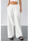 Omarı Şık ve Rahat Beyaz Geniş Paça Pantolon