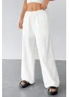 Omarı Şık ve Rahat Beyaz Geniş Paça Pantolon