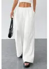 Omarı Şık ve Rahat Beyaz Geniş Paça Pantolon