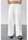 Omarı Şık ve Rahat Beyaz Geniş Paça Pantolon