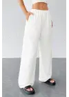 Omarı Şık ve Rahat Beyaz Geniş Paça Pantolon