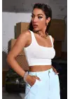 Omarı Beyaz Kalın Askılı Crop Top Büstiyer - Yazın Şıklığına Adım Atın!