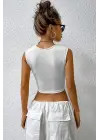 Omarı Beyaz Kare Yaka Kalın Omuz Detaylı Crop Top Bluz