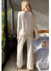Kadın Beyaz Örme Kumaş V Yaka Düğmeli Rahat Şık Pijama Takımı