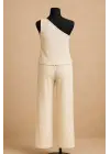 Omarı Şık Tek Omuzlu Beyaz Bluz ve Geniş Paça Pantolon Takımı