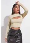 Omarı Ekru Göğüs Dekolteli Uzun Kollu Crop Top Bluz