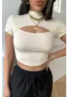 Omarı Ekru Yarım Kollu Göğüs Dekolteli Crop Top Bluz