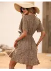Kadın Kısa Kelebek Kollu Kruvaze Yakalı Belden Kuşaklı Kısa Desenli Süprem Elbise