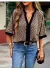 Kadın Kısa Kollu önden şerit Detaylı Desenli Sandy Bluz