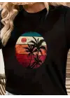 Omarı Rahat ve Şık Kadın Palmiye Desenli T-shirt