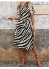 Kadın Kısa Kollu V Hakim Yakalı Zebra Desenli Midi Süprem Elbise