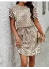 Omarı Geometrik Desenli Kısa Kollu Elbise