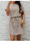 Kadın Kısa Kollu Yuvarlak Yaka Beli Kuşaklı Geometrik Desenli Süprem Elbise
