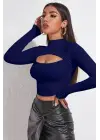 Omarı Şık Lacivert Dekolteli Uzun Kollu Crop Top Bluz
