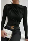 Kadın Siyah Belden ve Boyundan Büzgü Detaylı Uzun Kollu Bluz