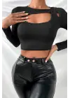 Omarı Siyah Göğüs Dekolteli Çapraz Askılı Crop Top Bluz