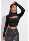 Omarı Siyah Göğüs Dekolteli Crop Top Bluz