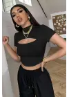 Omarı Siyah Göğüs Dekolteli Yarım Kollu Crop Top Bluz