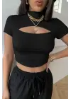 Omarı Siyah Göğüs Dekolteli Yarım Kollu Crop Top Bluz