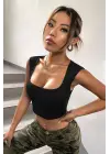 Omarı Kalınlaşan Omuz Detaylı Siyah Crop Top Bluz