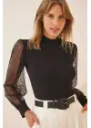 Kadın Siyah Kolu Tül Detaylı Yarım Balıkçı Kaşkorse Bluz 6160