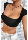 Omarı Siyah Dekolteli Yarım Kol Crop Top Bluz