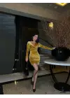 Kadın Uzun Kollu Göğüs Dekolteli Kadife Kumaş Mini Kruvaze Elbise