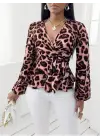 Kadın Uzun Kollu Kruvaze Yakalı Belden Kuşaklı Leopar Desenli Süprem Bluz