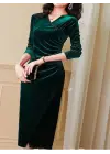 Kadın Uzun Kollu Kruvaze Yakalı Yandan Büzgülü önden çapraz Detaylı Midi Kadife Elbise