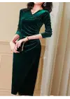 Kadın Uzun Kollu Kruvaze Yakalı Yandan Büzgülü önden çapraz Detaylı Midi Kadife Elbise