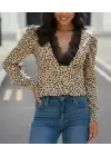 Kadın Uzun Kollu önden Derin Dantel Yaka Leopar Desenli Dalgıç Bluz