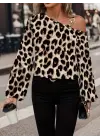 Kadın Uzun Kollu Tek Omuzu Açık Tokalı Leopar Desenli Modal Bluz