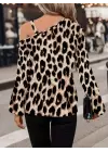 Kadın Uzun Kollu Tek Omuzu Açık Tokalı Leopar Desenli Modal Bluz
