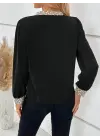 Göz Alıcı Desenli V Yakalı Bluz