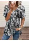 Kadın V Yaka Renkli Leopar Desen Büzgü Detay Süprem Bluz