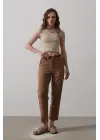 Omarı Kemerli Havuç Pantolon - Taba Renkli Kadın Şık Pantolon