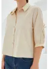 Kol Detaylı Bej Crop Gömlek 20246