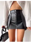 Siyah Kontrast Deri Etek - Trendy ve Şık Moda Önerisi