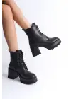 Şık Bağcıklı Tabaan Topuklu Bayan Bot - Siyah